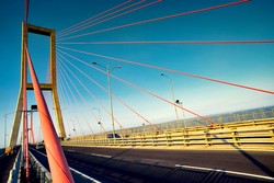 Jembatan terpanjang di Indonesia, Suramadu.