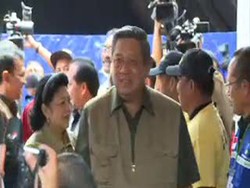 Tinjau Sinabung, SBY Bantah Keras Isu Tenda Rp 15 M