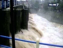 Katulampa Siaga 3, Jakarta Masih Terendam