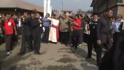 Temui Pengungsi, SBY Bawa Pulang 11 Kardus. Apa Isinya?