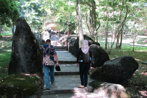 Yang Sejuk di Palembang, Coba ke Bukit Siguntang