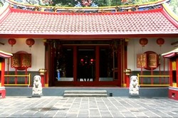 Kelenteng di Bogor Ini Dikelilingi Surga Kuliner!