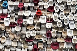 Ya Ampun! China Punya Air Terjun Kloset