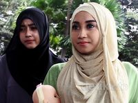 Bertemu di KPK Darin dan Sefti Cipika-cipiki