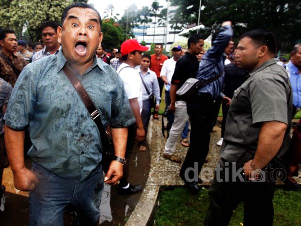 Kericuhan Kembali Terjadi di MK
