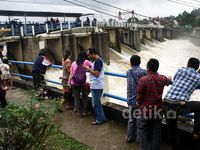 Bendungan Katulampa Jadi Objek Wisata Dadakan