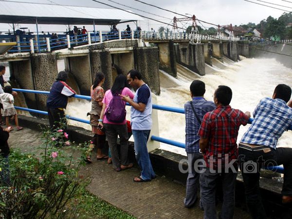 Bendungan Katulampa Jadi Objek Wisata Dadakan