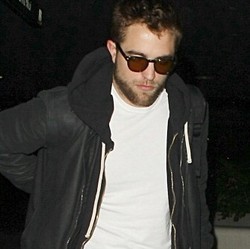 Sering Diprotes Karena Jarang Mandi, Robert Pattinson Kini Berubah