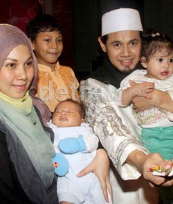 Mertua Kebanjiran, Ustad Guntur Bumi Panik