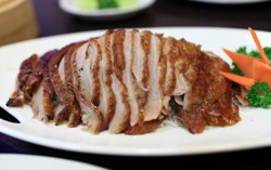 Inilah Rahasia Mengolah Bebek Peking Agar Kulitnya Crunchy dan Mengilat