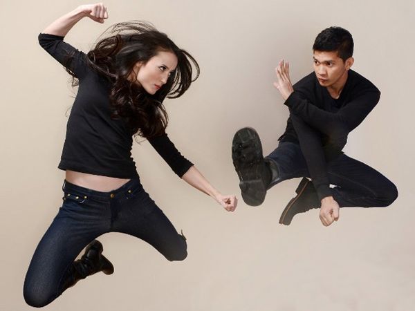 Aksi Julie Estelle si Hammer Girl di Sundance Film Festival