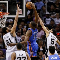 Durant Lanjutkan Rentetan Bikin 30 Poin Lebih, Thunder Atasi Spurs