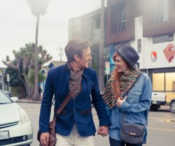 Survei: 69% Jomblo Tak Bisa Bedakan Antara Kencan atau Jalan Sebatas Teman