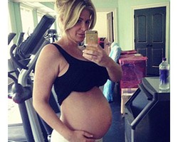  Foto Selfie 8 Selebriti Pamer Perut Hamil 