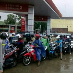 Terisolir Akibat Banjir, Warga Jepara Sulit Dapatkan Bensin