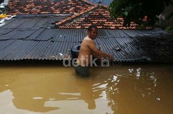 Banjir Menghantui, Warga Jakarta Diminta Banyak-banyak Berdoa sampai 2018