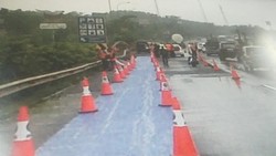 Jalan di Km 72 Tol Cipularang Ambles, Kendaraan ke Bandung Dialihkan