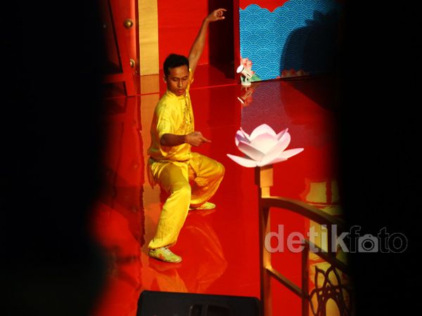 Bermacam Atraksi Sambut Imlek