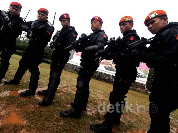 Latihan Satuan Penanggulangan Teror TNI Latihan Satuan Penanggulangan Teror TNI