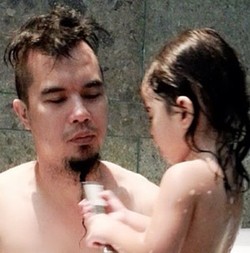 Mulan Jameela Pamer Foto Dhani Mandi Bareng si Imut Safeea