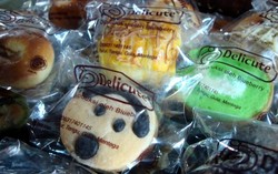 Delicute: Imut Empuk Roti Mungil Sekali Lahap