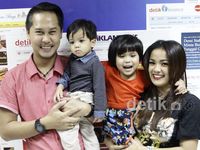 Keceriaan Keluarga Kecil Nirina Zubir