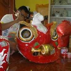 Jelang Imlek, Perajin Kesenian Barongsai Banjir Pesanan