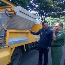 Biar Jalan Rusak Cepat Diperbaiki, Ridwan Kamil akan Stok Aspal