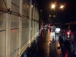 Macet Parah di Tol Cikampek, Pengendara: Ini Mah Parkir!