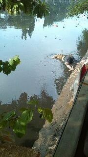 Ini Ciri-ciri Mayat yang Ditemukan Mengambang di Kali Pasar Baru