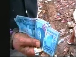 Horee! Korban Banjir Manado Temukan Uang Rp 6 Juta di Balik Sampah 