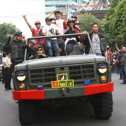 Sebelum Tampil di Makodam, Artis YKS Diarak Keliling Kota Pahlawan