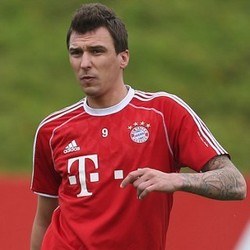 Beckenbauer: Lewandowski Datang, Mandzukic Boleh Pergi