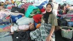 Mastarina Menunggu Si Buah Hati Lahir di Pengungsian Sinabung