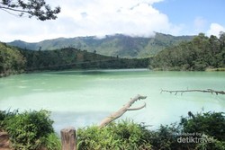 Bagaimanapun Cuacanya, Telaga Warna Tetap Cantik