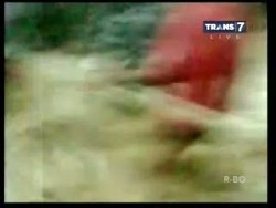 Banjir Bandang Terjang 2 Desa, Detik-detik Evakuasi Terekam Video Amatir