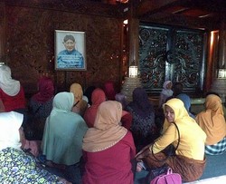 Tak Hanya Caleg, Capres Pun Sowan ke Makam Soeharto