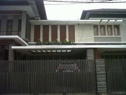 Penggeledahan KPK, Hanya Terlihat Harley dan Land Cruiser di Rumah Wawan