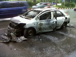 Ini Wujud Taksi yang Terbakar Habis di Depan Kemenpora