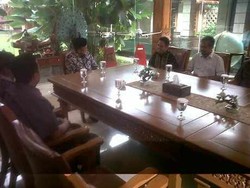 Bawa Rombongan, Nur Mahmudi Temui BJ Habibie di Kediaman Pribadi