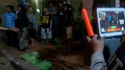 Nyelonong Masuk, Pengendara Motor Jatuh dari JLNT di Depan Mall Ambassador