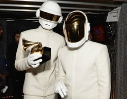 Daft Punk Mainkan Get Lucky dan Memborong Grammy
