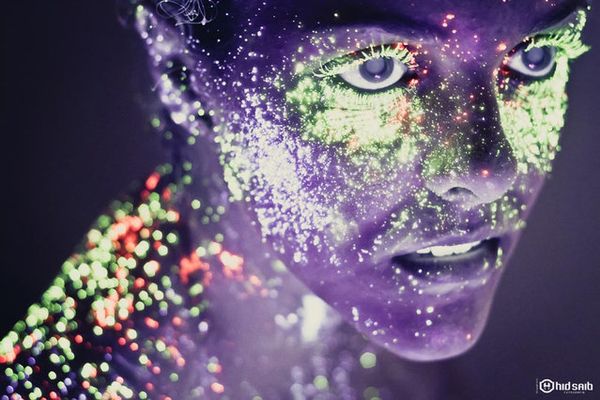 Pancaran Kelap-kelip Manusia Neon