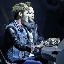 Berteman Dekat, Jang Geun Suk Hadiri Konser Jaejoong JYJ