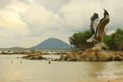 Imlek di Singkawang: Ada Pantai & Kebun Binatang
