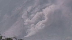 Sinabung Tak Kunjung Reda, Pengungsi Bingung Masa Depannya