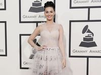 Gaun Musikal Unik Katy Perry di Grammy 2014