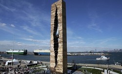 Michael Jackson & 7 Monumen Paling Aneh di Dunia (2)
