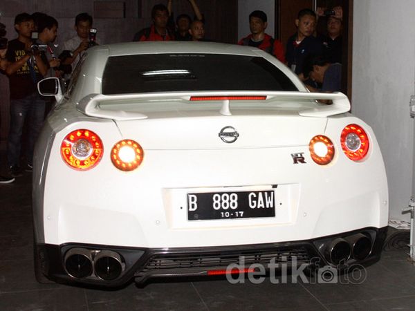 Tiga Mobil Mewah Milik Wawan Disita KPK