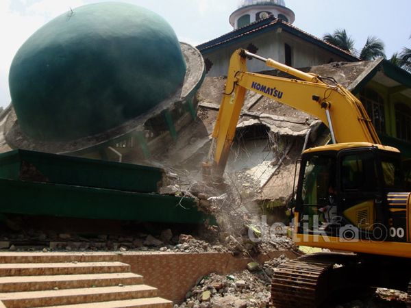 Puing Masjid Jami At Taqwa Dibersihkan